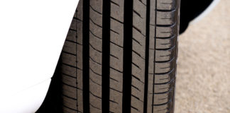 Pression des pneus auto : guide et conseils
