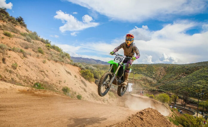 Pit bike : une mini moto cross aux performances surprenantes !